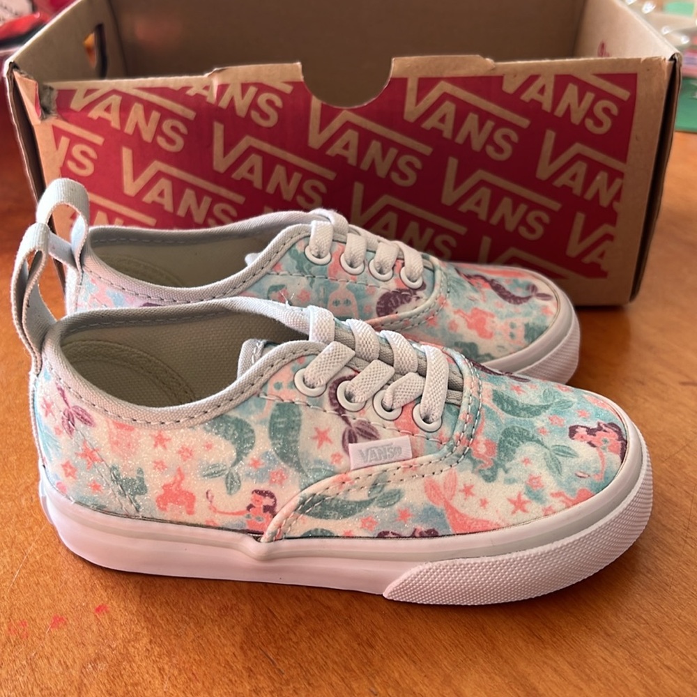 BRAND NEW Toddler size 7 Vans slip ons